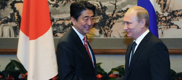 Shinzo Abe, primer ministro de Japón, y Vladímir Putin, presidente de Rusia (archivo) - Sputnik Mundo