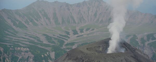 Вулкан Карымский на Камчатке - Sputnik Mundo