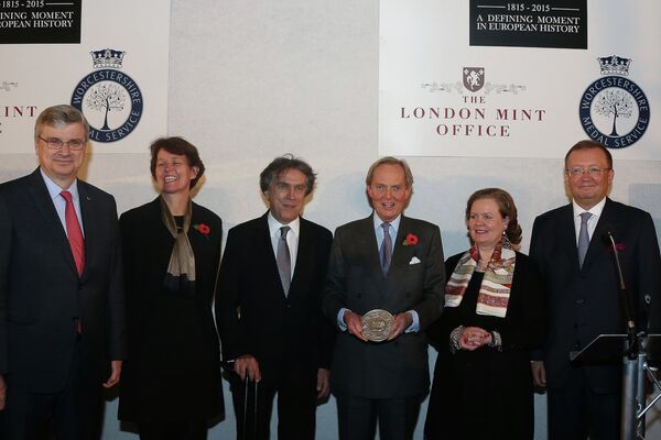 De izquierda a derecha: Guy Trouveroy, Embajador de Bélgica; Margriet Leemhuis, Embajadora de Países Bajos; Emil Brix, Embajador de Austria; Lord Douro;Tania Freiin von Uslar-Gleichen, Embajadora de Alemania; Alexandr Vladímirovich Yakovenko, Embajador de Rusia. - Sputnik Mundo