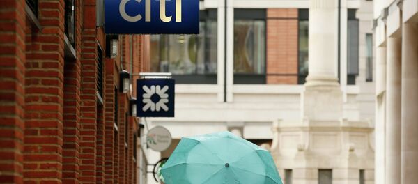 Las autoridades financieras de Reino Unido y EEUU imponen sanciones a seis bancos - Sputnik Mundo