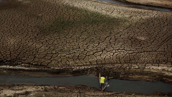 100 millones de personas, en riesgo de caer en la pobreza por el cambio climático - Sputnik Mundo