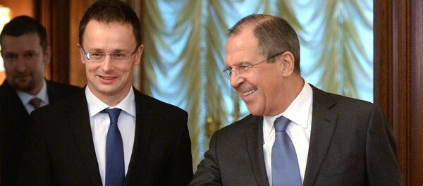 Ministro de Asuntos Exteriores de Hungría, Péter Szijjártó con su homólogo ruso Serguéi Lavrov Ministro de Asuntos Exteriores de Hungría, Péter Szijjártó con su homólogo ruso Serguéi Lavrov - Sputnik Mundo