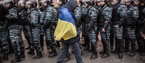 Casi la mitad de los rusos culpa a EEUU de la crisis en Ucrania, revela un sondeo - Sputnik Mundo