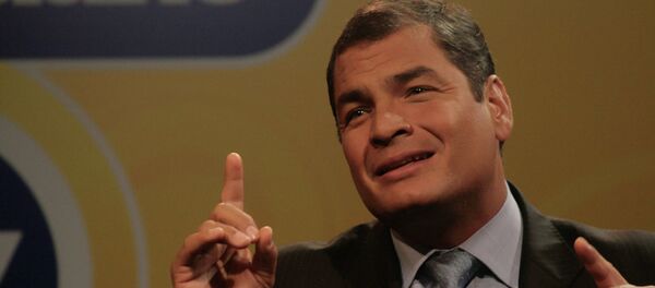 Президент Эквадора Рафаэль Корреа дает интервью эквадорскому телевизионному каналу 13 января 2010 - Sputnik Mundo