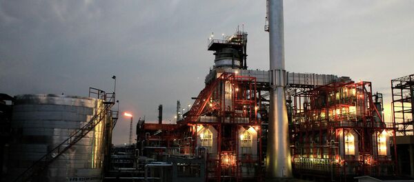 El Banco Central de México frena la caída del peso ante derrumbe de precios del petróleo - Sputnik Mundo