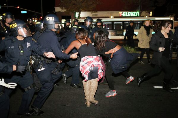 Detención de manifestantes en Ferguson - Sputnik Mundo