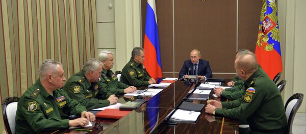 Vladímir Putin durante una reunión en la residencia Bocharov Ruchéi - Sputnik Mundo