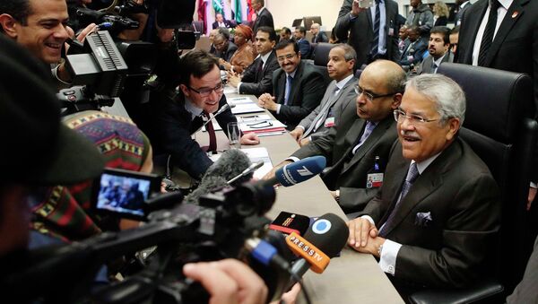 La OPEP rehúsa bajar la producción de petróleo La OPEP rehúsa bajar la producción de petróleo - Sputnik Mundo