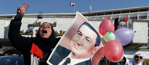 Un tribunal egipcio absuelve al expresidente Mubarak - Sputnik Mundo