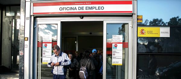 Очередь на бирже труда в Мадриде, Испания 4 ноября 2014 - Sputnik Mundo