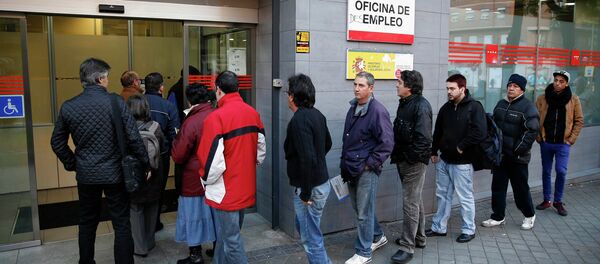 Una cola de parados en España (archivo) - Sputnik Mundo