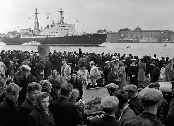 Lenin, el rompehielos atómico que conquistó el Ártico - Sputnik Mundo