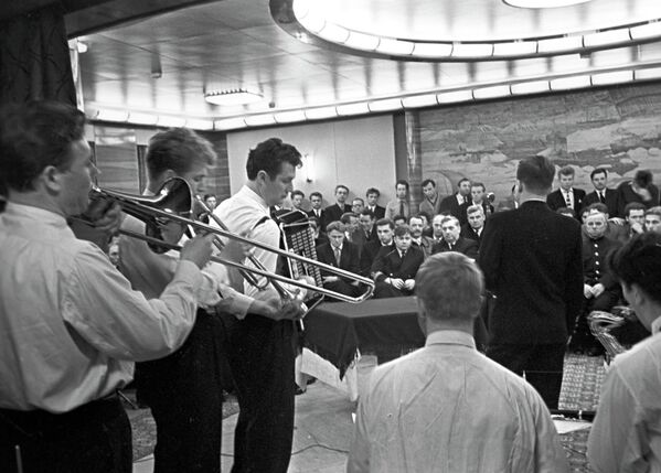 Lenin, el rompehielos atómico que conquistó el Ártico - Sputnik Mundo