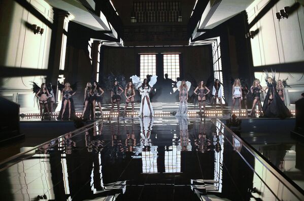 Ángeles y doncellas de ensueño: Los Secretos de Victoria 2014 - Sputnik Mundo