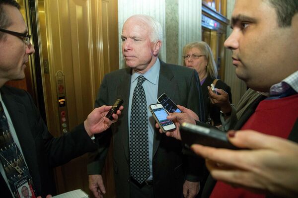 John McCain, senador de EEUU - Sputnik Mundo