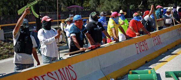 Ocho civiles y seis policías heridos en disturbios en Guerrero, al sur de México - Sputnik Mundo