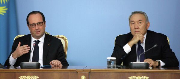 François Hollande, presidente de Francia y Nursultán Nazarbáev, presidente de Kazajistán - Sputnik Mundo