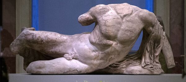 Los británicos aprueban con poca ventaja el préstamo al Hermitage del mármol del Partenón - Sputnik Mundo